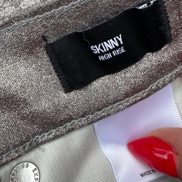 Sold - Picture 6 of 8